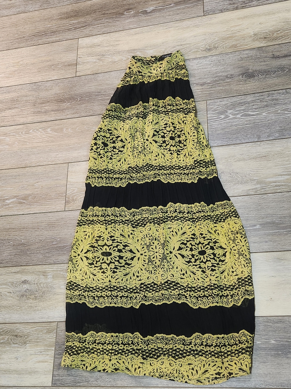 Forever 21 Black and Yellow Halter Top Patterned Maxi Dress Size Small